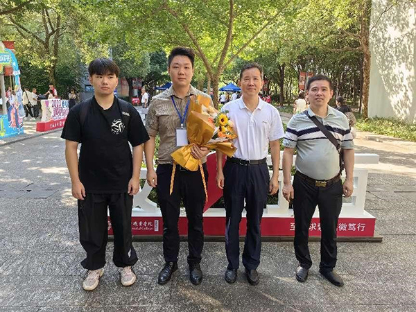 伟德体育